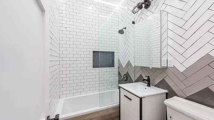 Rented by Nooklyn NYC LLC | media 17