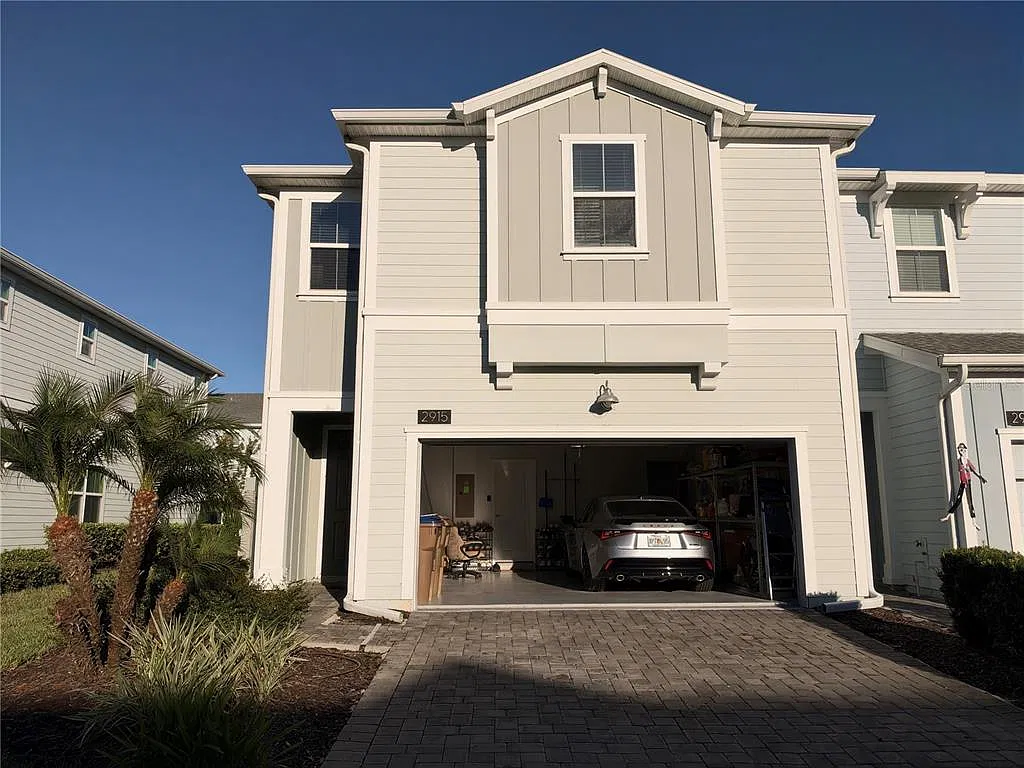 4 bed, 3.5 bath, 2067 sqft, $3,200 — Photo 2