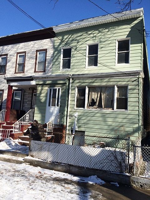 2nd image of 9306 102nd St