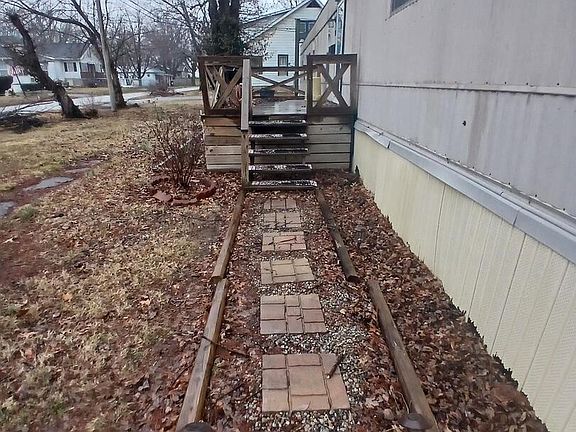 2nd image of 520 Dewey St
