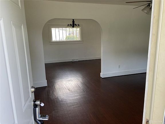 5th image of 10 Elmwood Ave