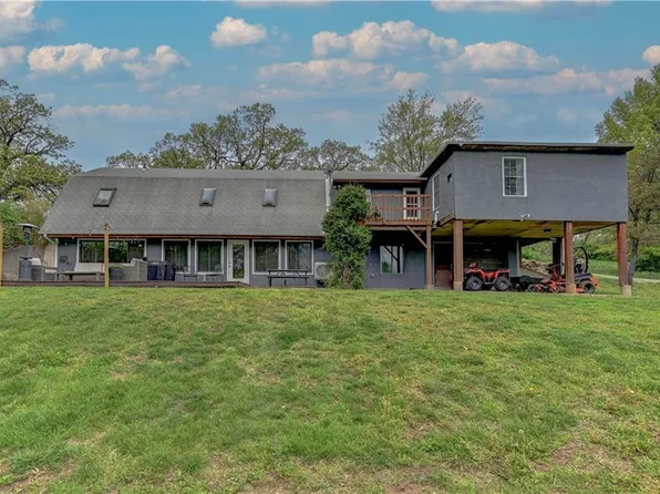 2221 S Crenshaw Rd, Independence, MO 64057