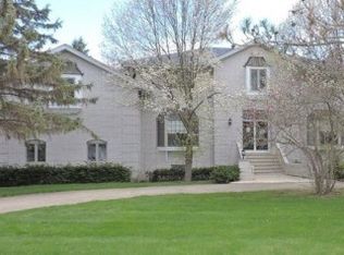 1 Wind Ridge Rd, South Barrington, IL 60010