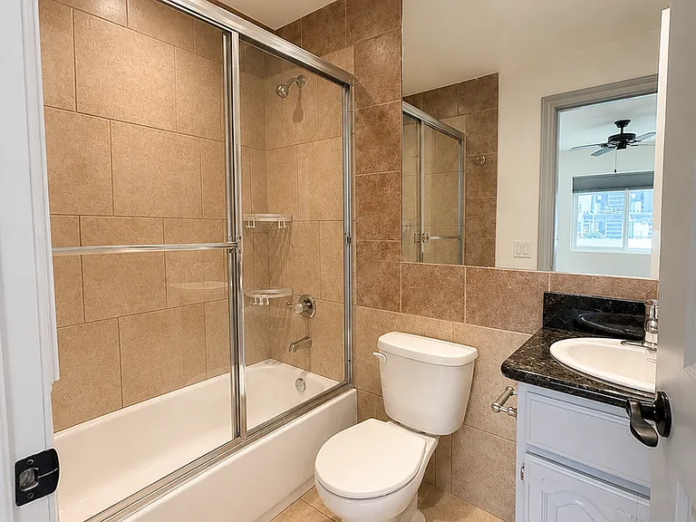 NoHo Liv Apartments — Photo 15