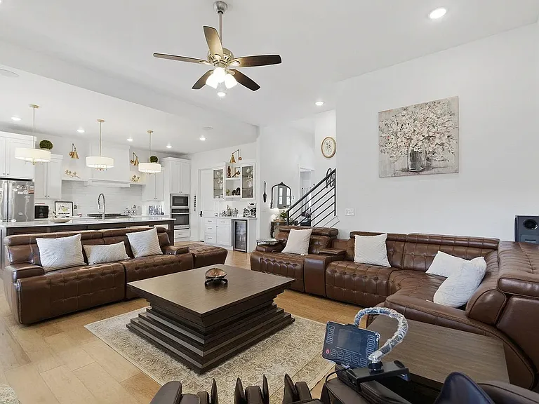 703 S Hickory Dr — Photo 8