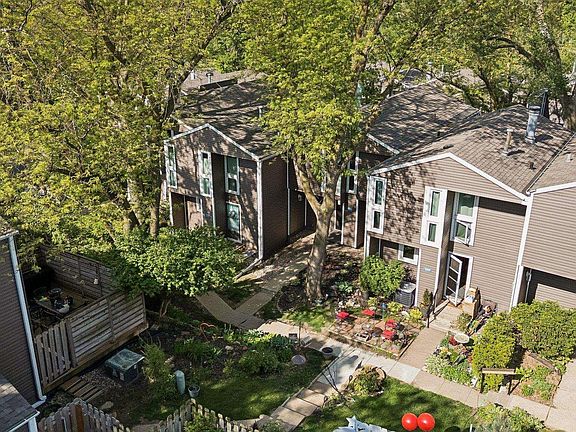 3rd image of 10836 Seward St