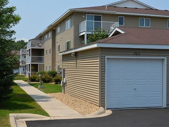 2nd image of 880 Lyn Way Unit 306