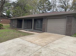 1345 Meadowlake Dr, Ozark, AL 36360
