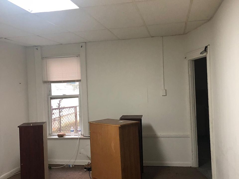 2nd image of 146 W Marshall St #1