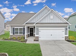 325 Ox Bow Cir, Mount Holly, NC 28120