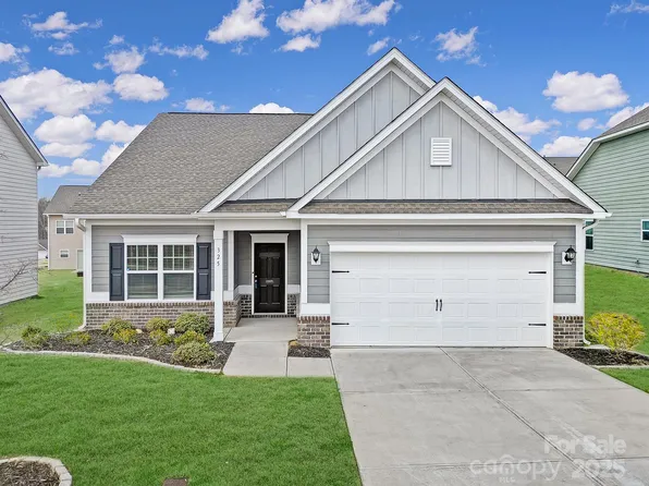325 Ox Bow Cir, Mount Holly, NC 28120
