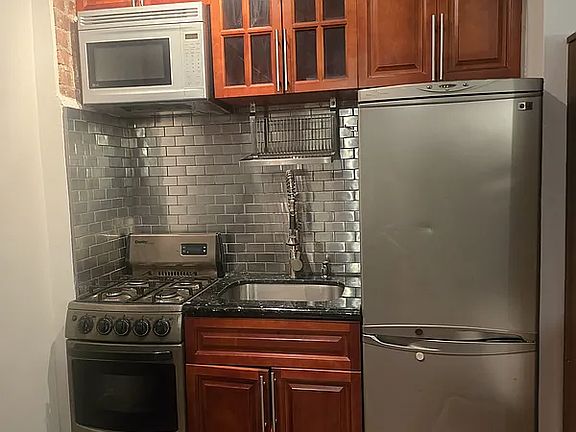 2nd image of 590 Parkside Ave APT 1EE