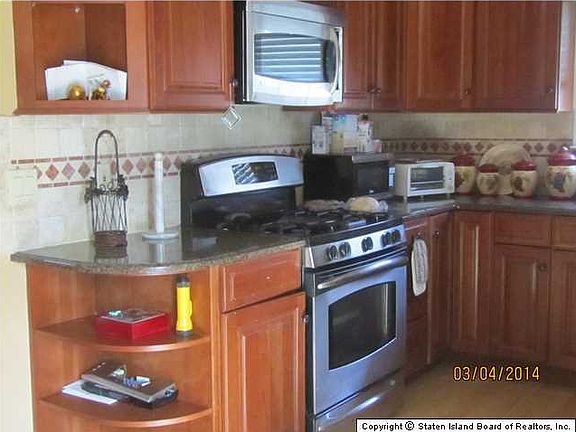 2nd image of 88 Wilder Ave