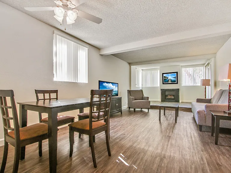 Woodcliff Apartments — Photo 72
