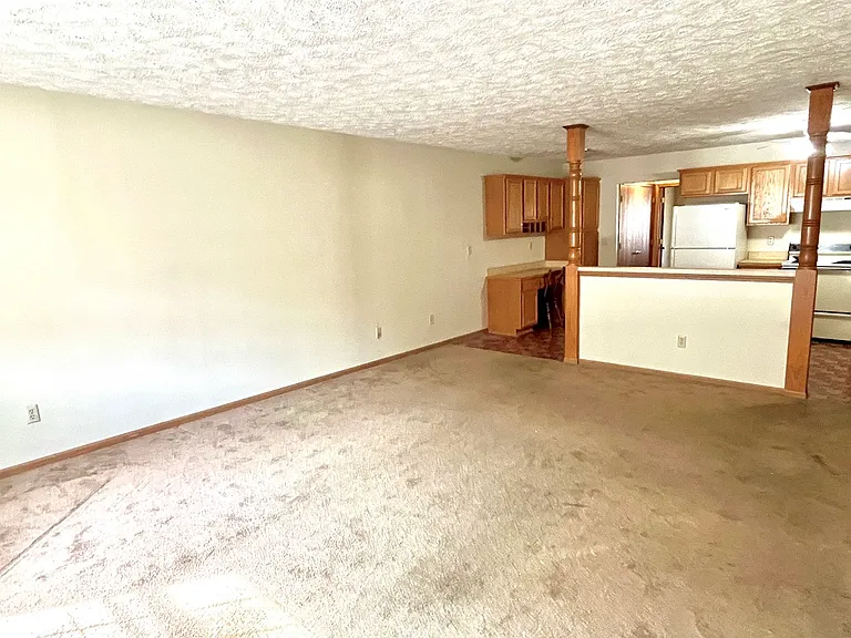 218 Watson Ln — Photo 2