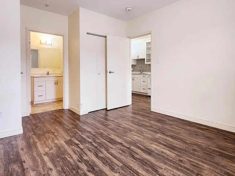 38 Walton St — Photo 4