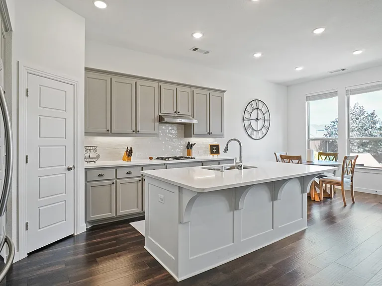525 Overton Ave — Photo 9