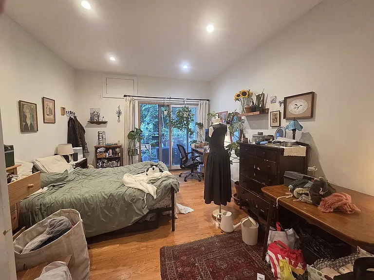 215 Maujer St #2A — Photo 3
