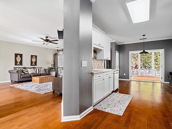 2nd image of 5065 Melrose Way