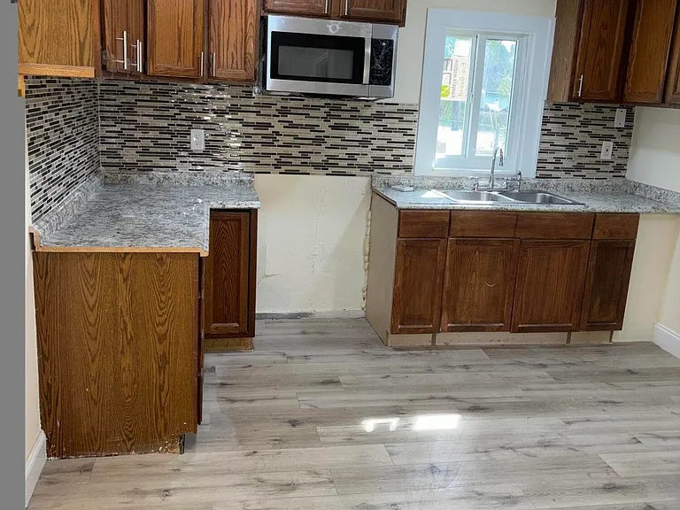 1717 Linwood Ave — Photo 3