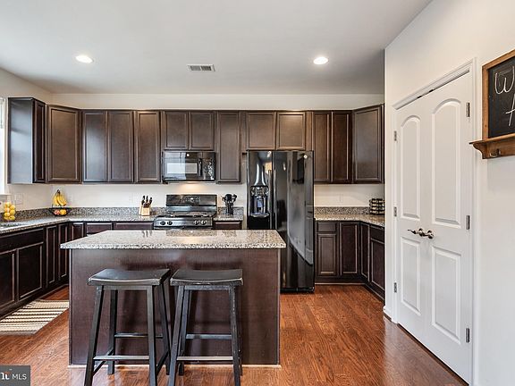 5th image of 22 Orchid Ln