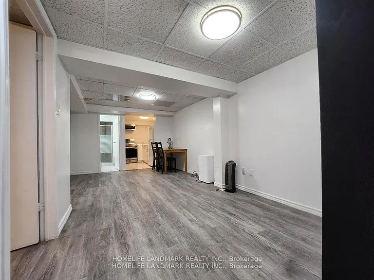 1500 Sandhurst Cir #24 — Photo 6