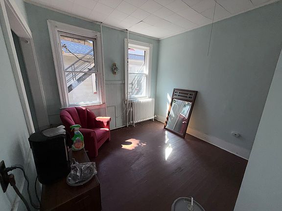 4th image of 35 Buena Pl APT 1