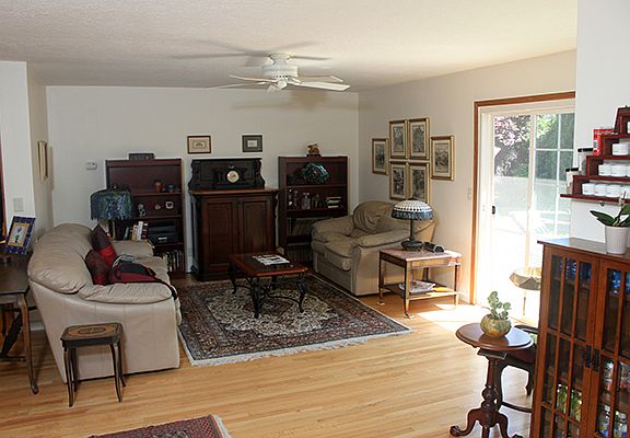 3rd image of 1296 Peralta Dr