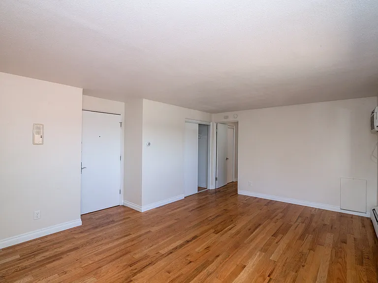 Emerson Flats — Photo 27