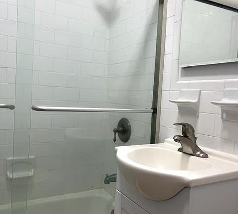 5th image of 304 E 81st St APT 2C