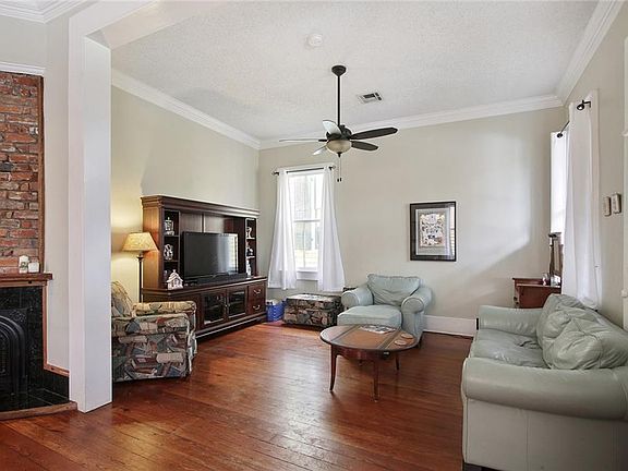 3rd image of 616 Verret St