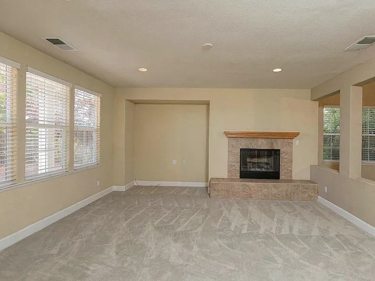2168 Mornington Ln — Photo 5