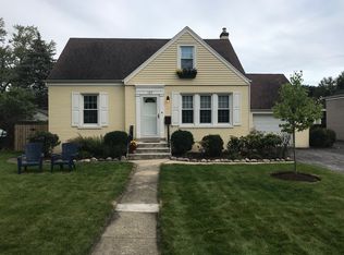 127 Hiawatha Dr, Clarendon Hills, IL