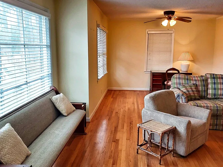 1316 Roberts St — Photo 17