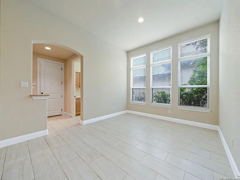 42 Avalon Park — Photo 19