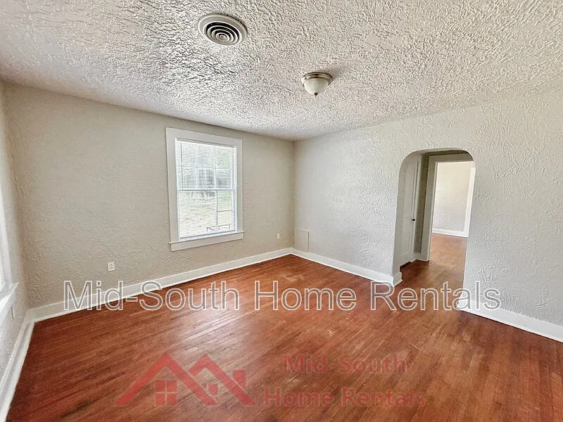 1 bed, 1.0 bath, $595 — Photo 4
