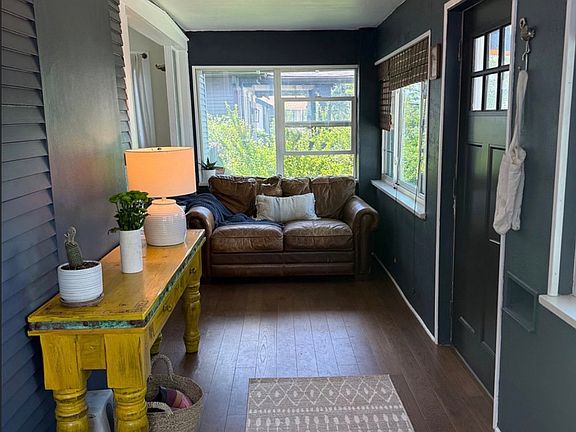 5th image of 4870 Perry St