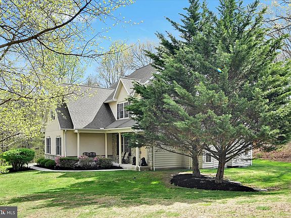 3rd image of 204 Iron Valley Dr