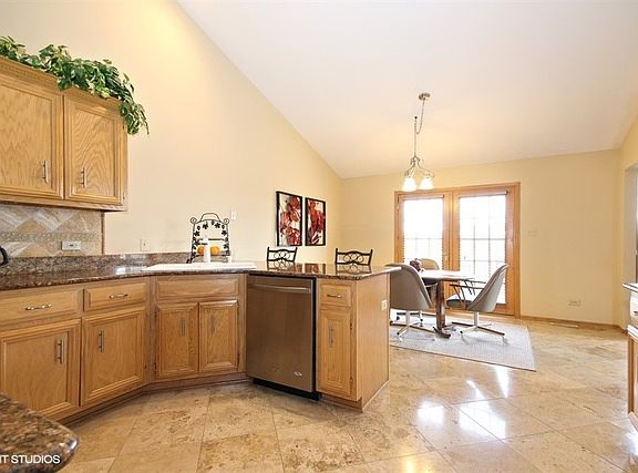 5th image of 18025 Pheasant Lake Dr