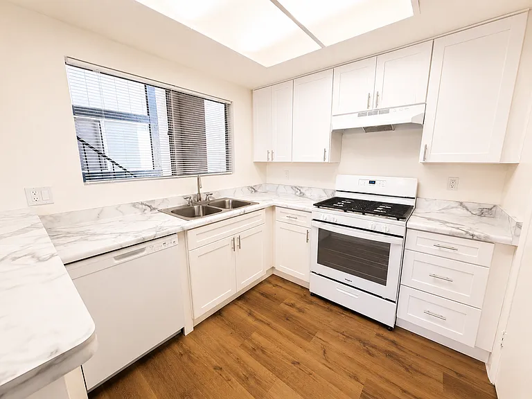 Del Ciervo Apartments — Photo 46