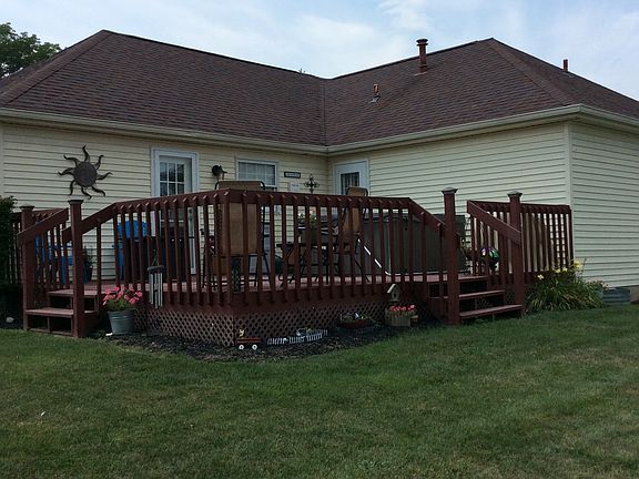 3rd image of 2323 Parkdale Dr