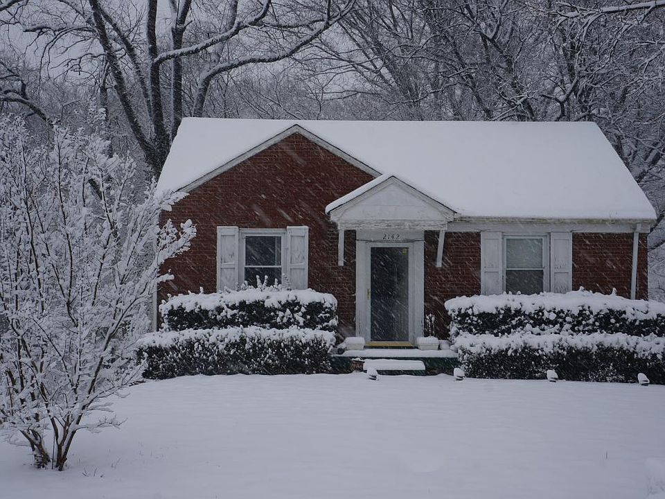 Front of house during last snow storm. More pictures coming