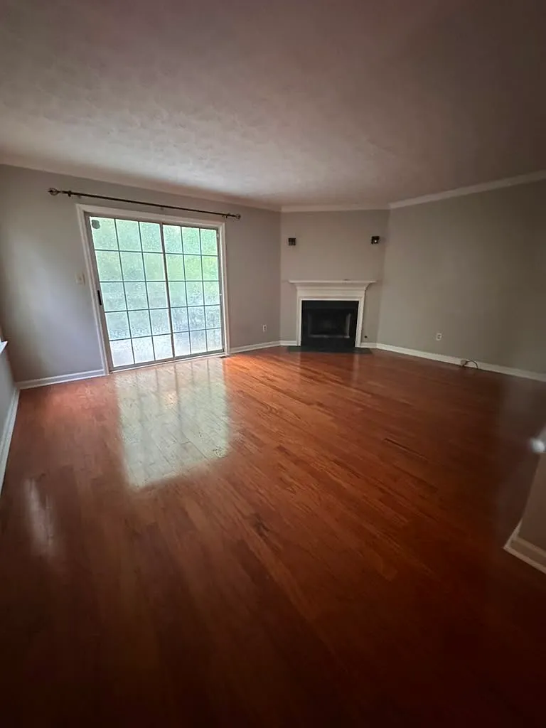 3 bed, 3.5 bath, 1800 sqft, $1,800 — Photo 4