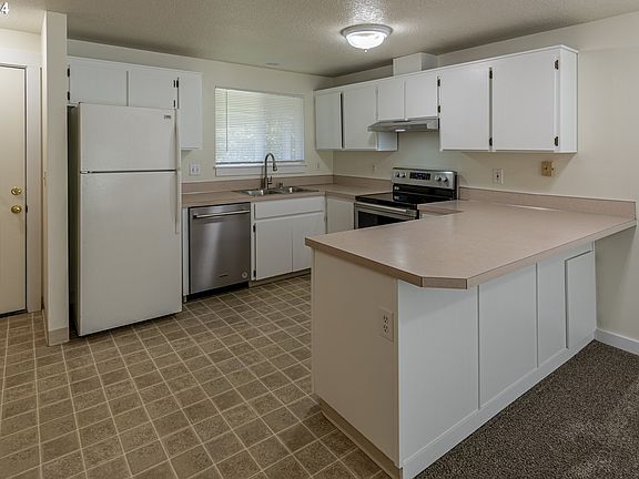 3rd image of 4701 NE 131st Ave