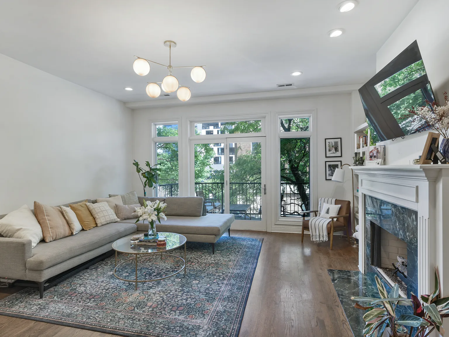 1355 W Washington Blvd — Photo 3