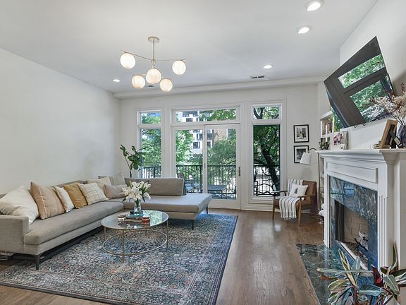 3rd image of 1355 W Washington Blvd APT 2B