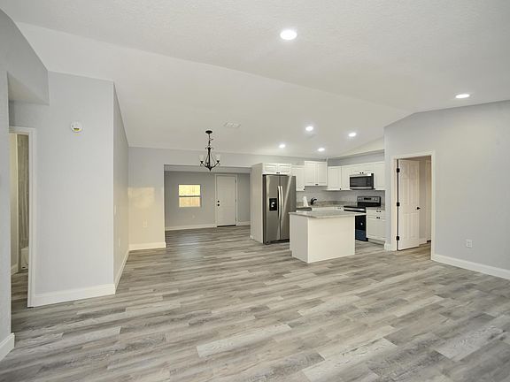 2nd image of 1055 Bonnymede Dr