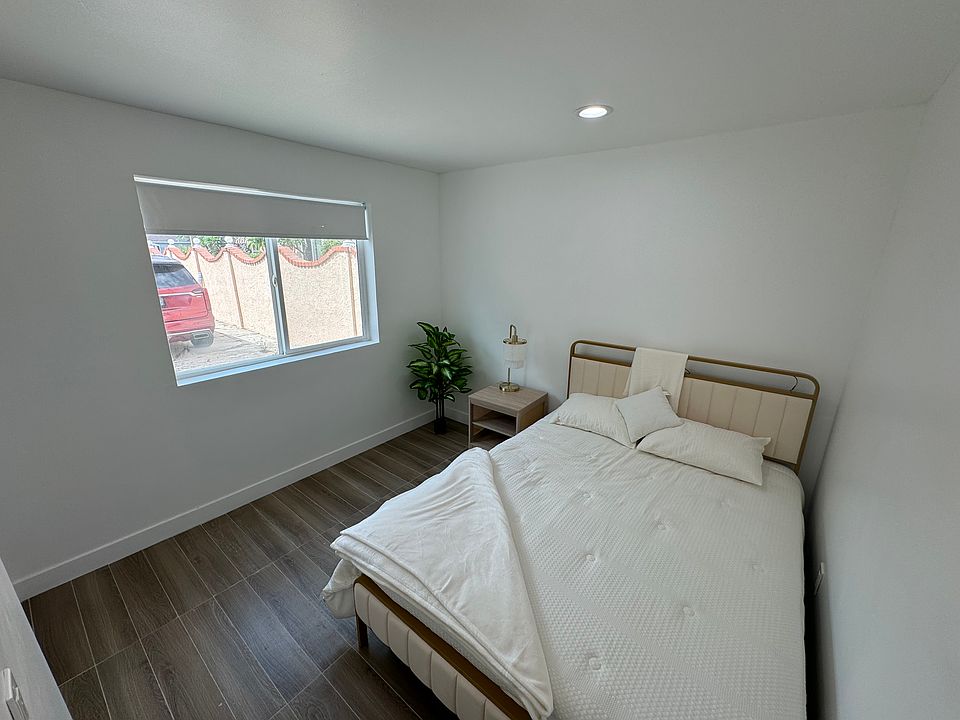 1st image of 1417 E Century Dr