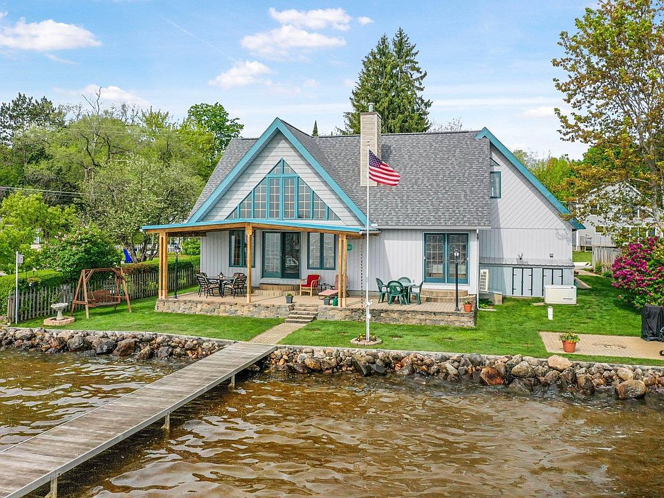 1st image of 309 S Lake Dr