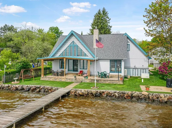 309 S Lake Dr, Cadillac, MI 49601